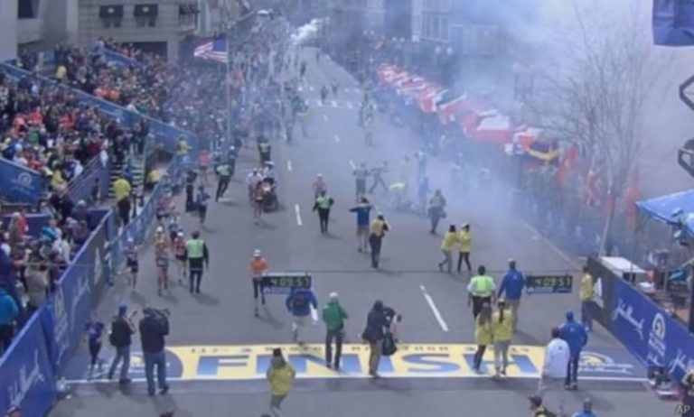 Dua Orang Tewas Akibat Ledakan Bom Boston di Lomba Lari Maraton