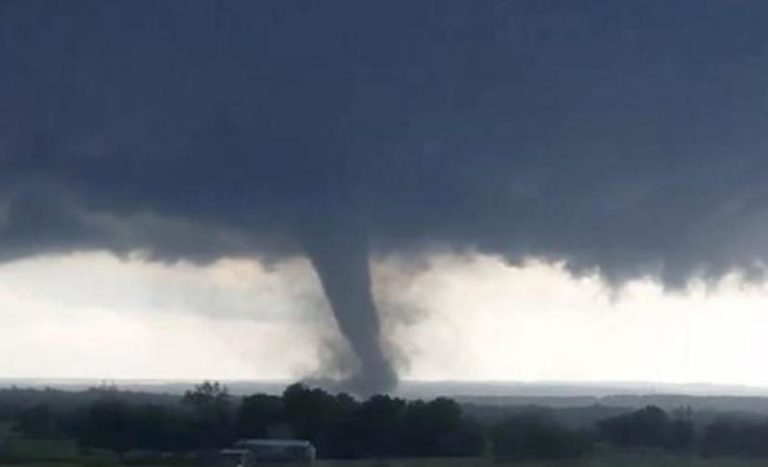 Badai Tornado Terjang Oklahoma