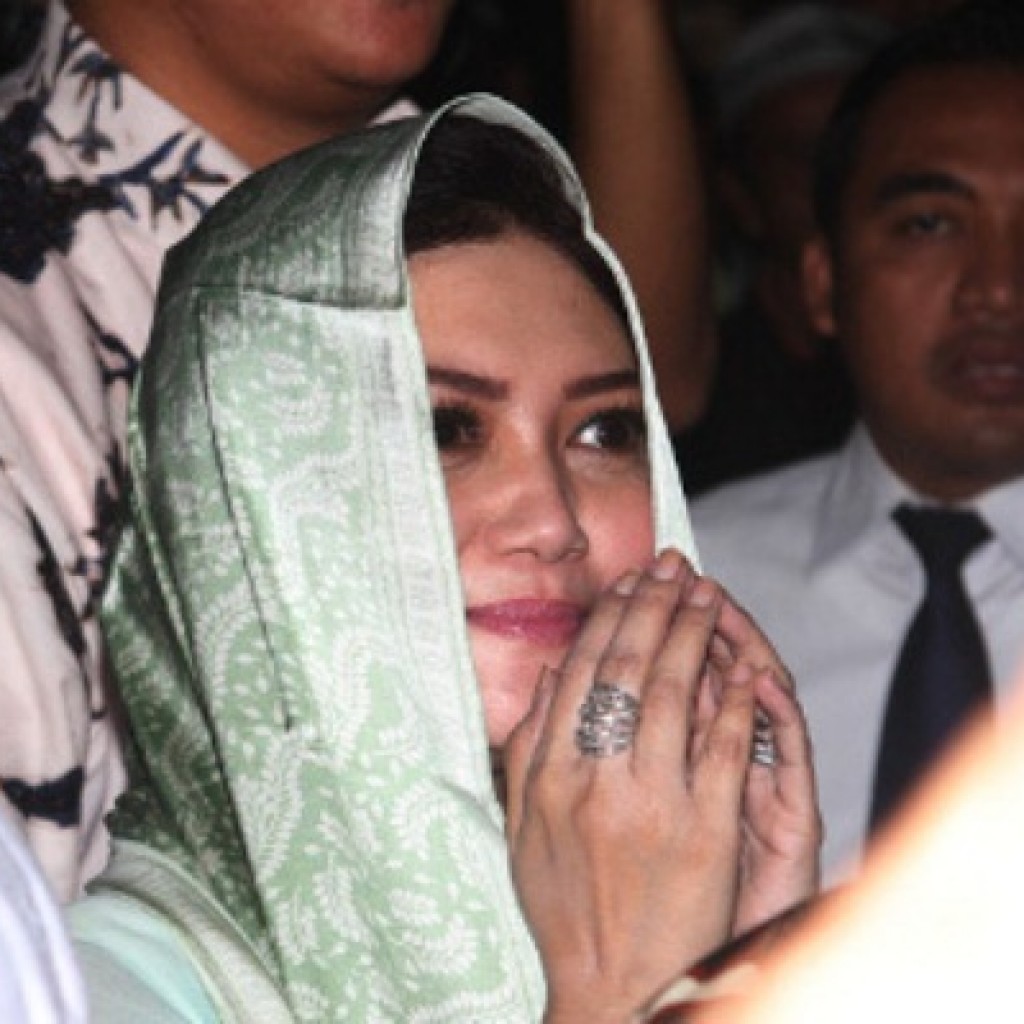 Bella Saphira Masuk Islam