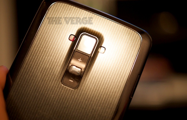 Ini Dia Penampakan Asli Smartphone Layar Lengkung LG G Flex