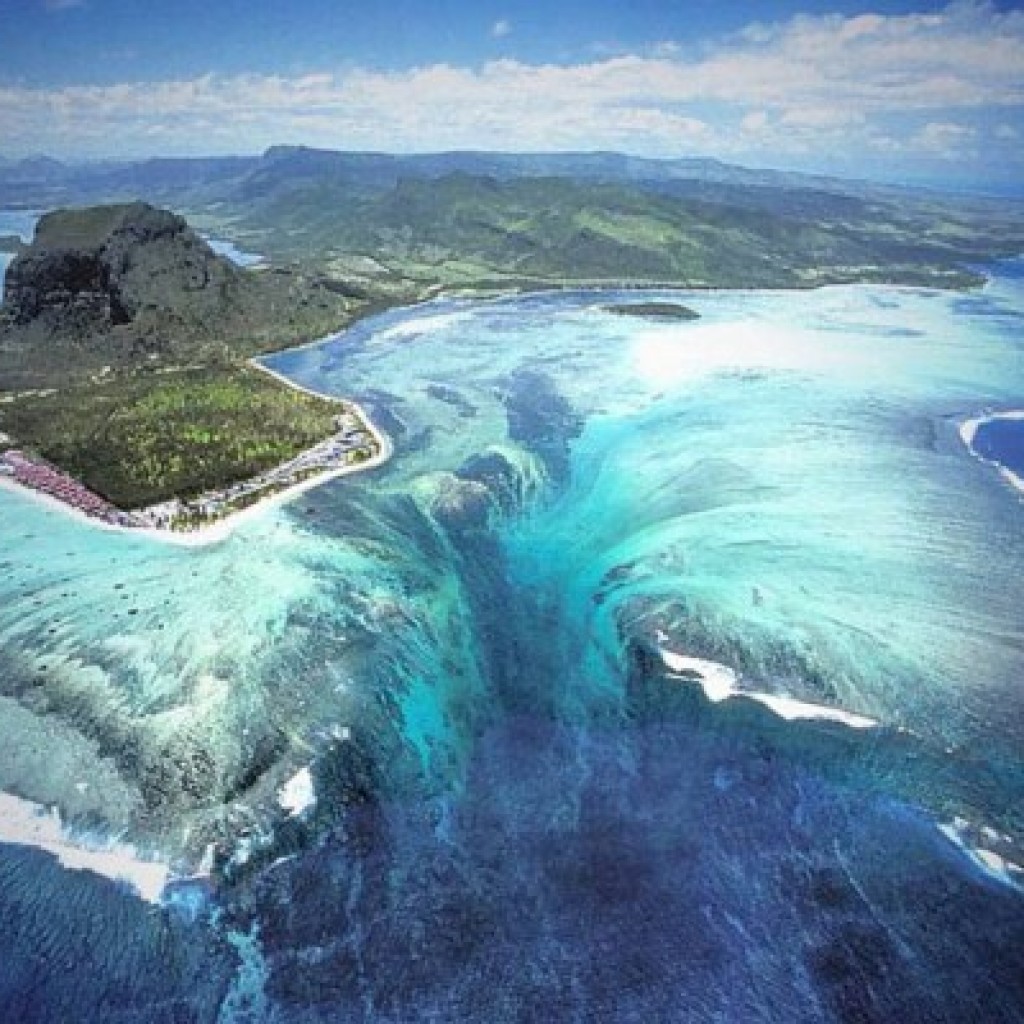 ilusi air terjun pulau mauritius