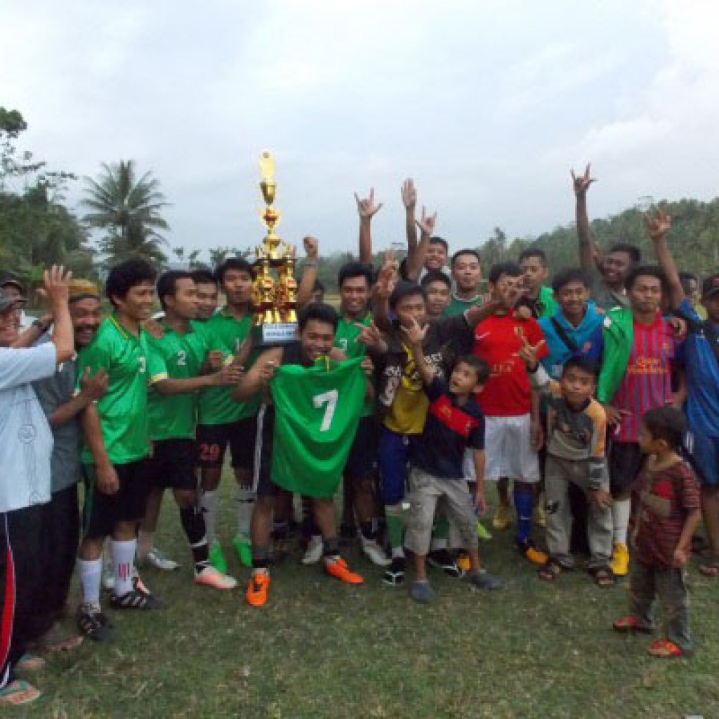 Piala Bergilir Desa Cisontrol