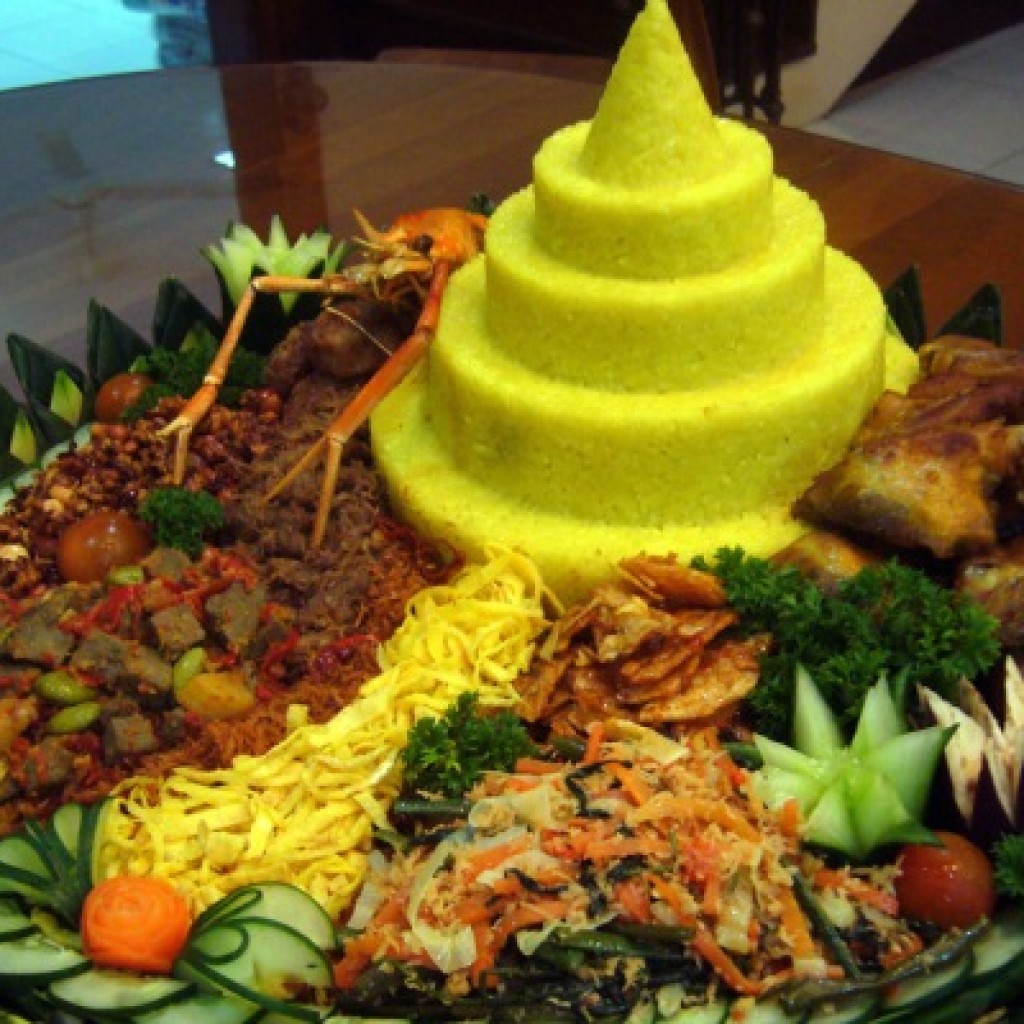 nasi tumpeng