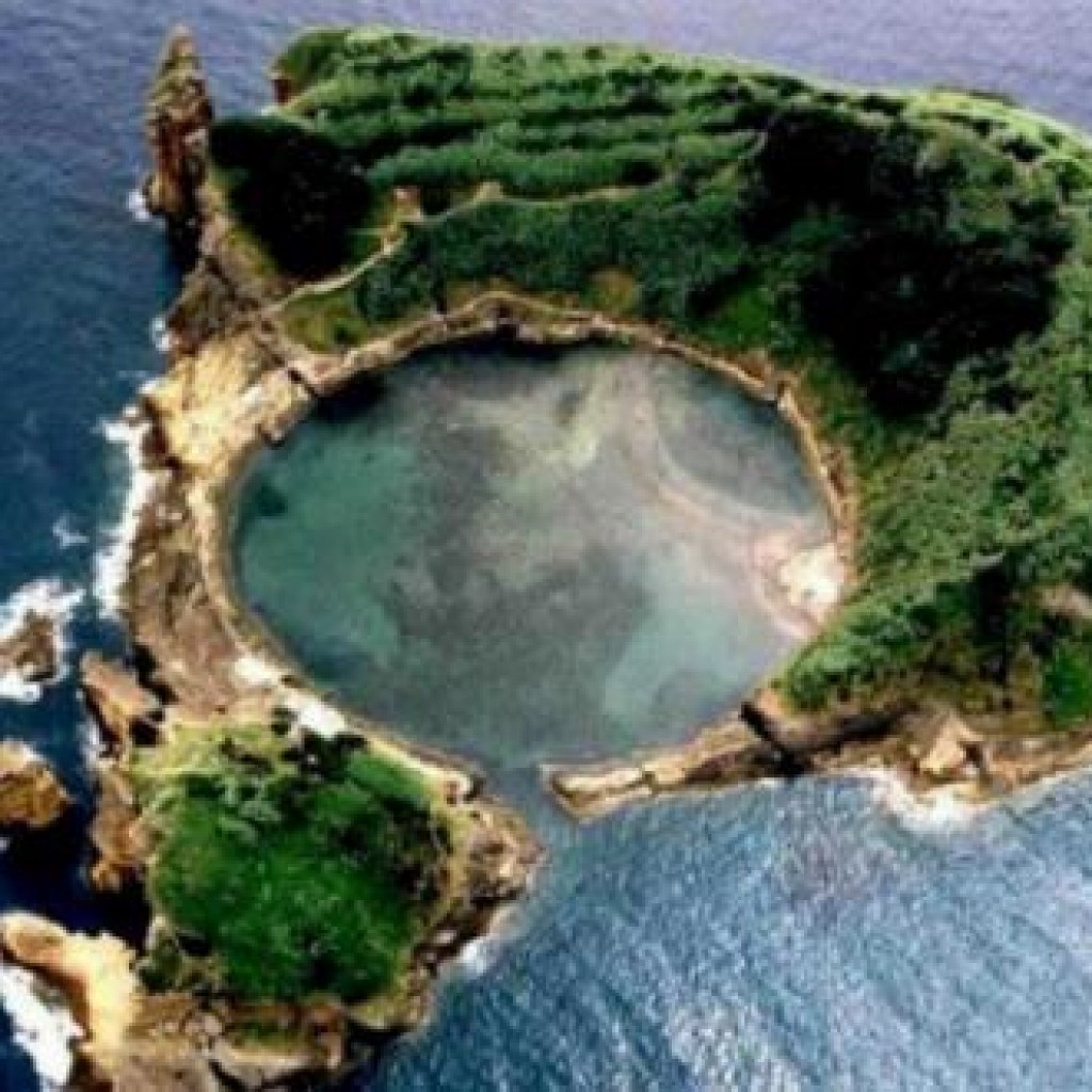 kawah tengah laut