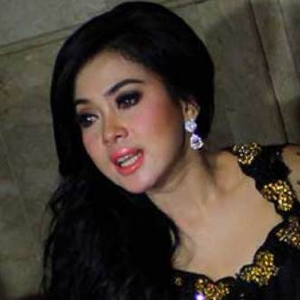 syahrini1