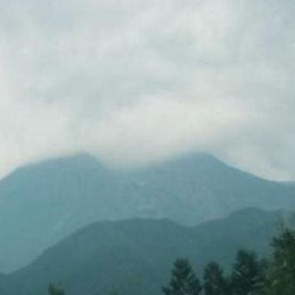gunung merapi bergemuruh