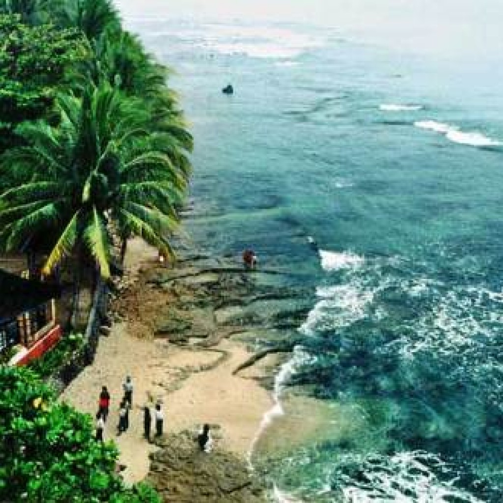 pantai karang bolong