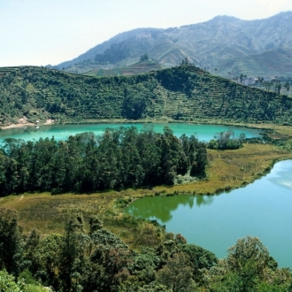 Danau Telaga Warna