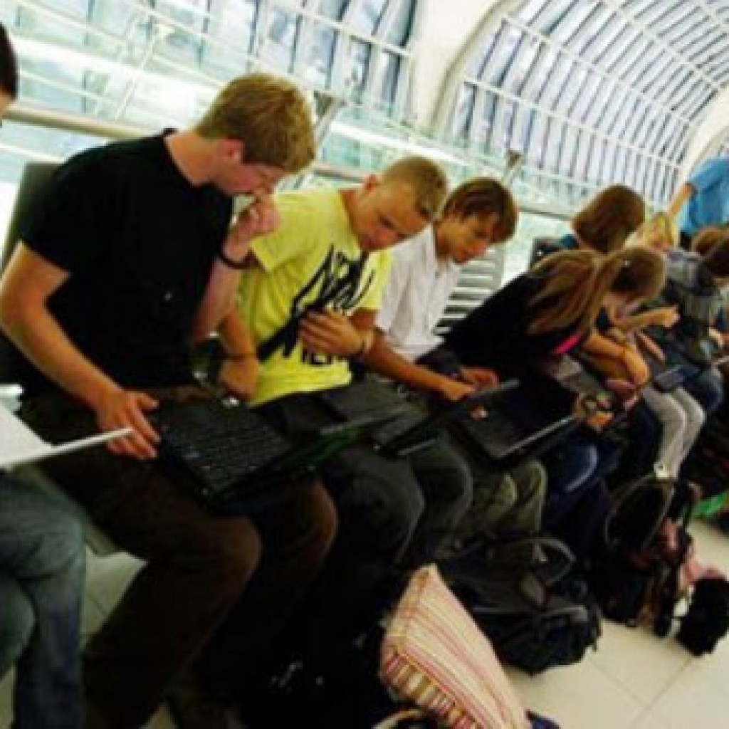 Indonesia Negara Pecandu Internet