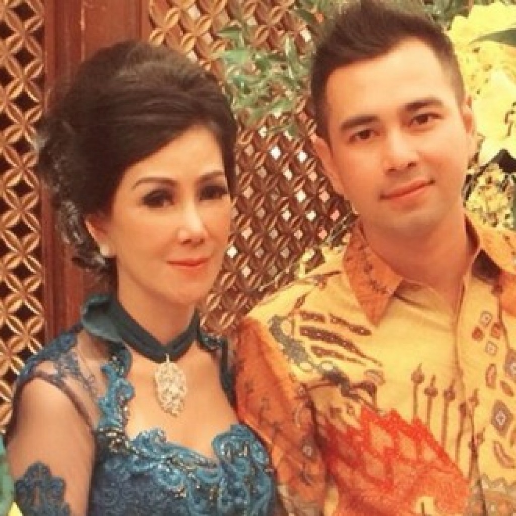 Acara Siraman Raffi Ahmad