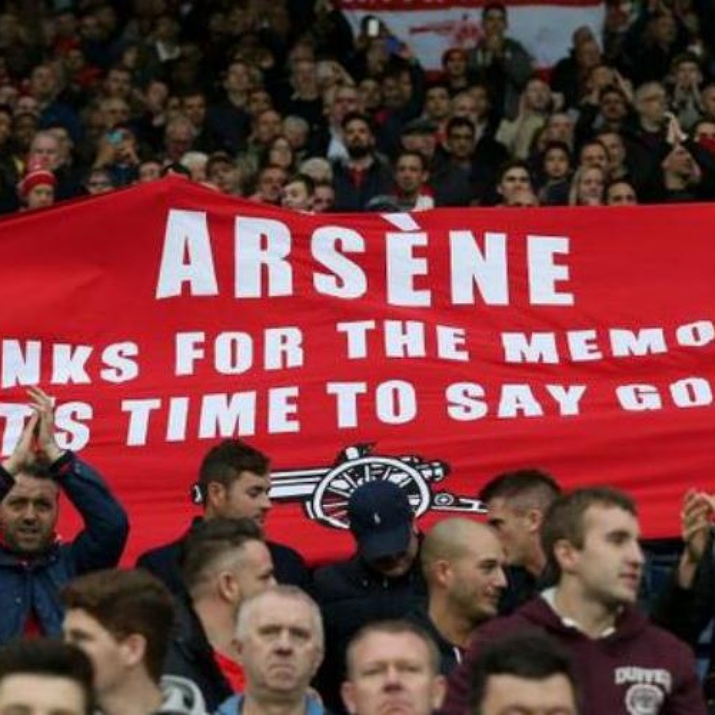 Fans Protes Arsene Wenger