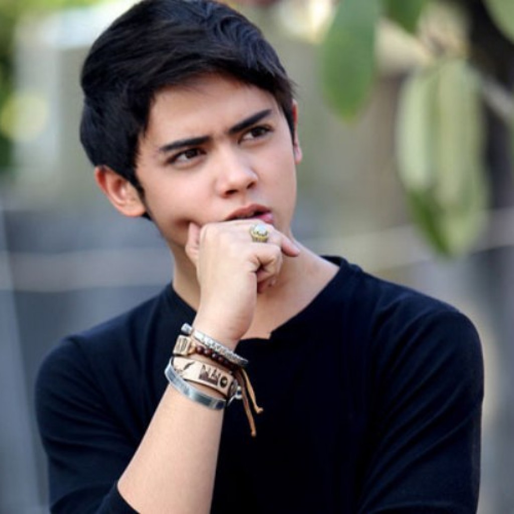 Aliando Hadiri Acara Sunatan Masal