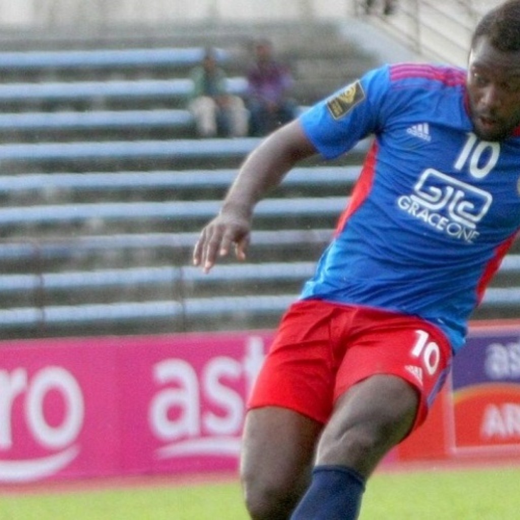 Pemain Bintang MSL Koh Traore Lamar Persib Bandung