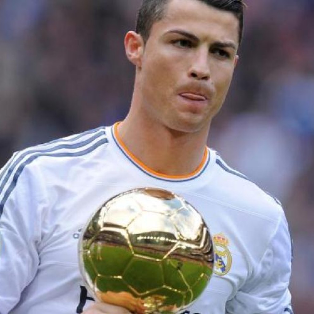 Ronaldo Raih Ballon d Or