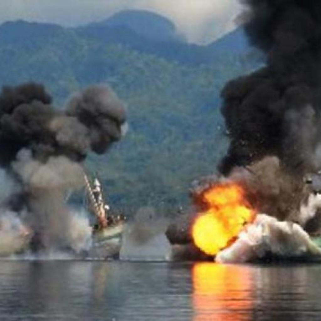 TNI Tenggelamkan Kapal Pencuri Ikan