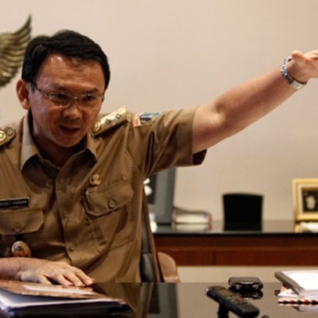 Ahok ngamuk tanggul sungai dijebol kontraktor