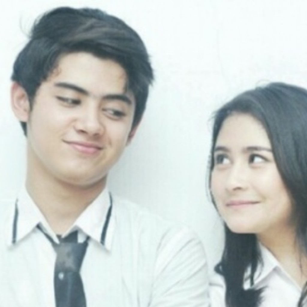 Aliando dan Prilly sukses di Infotainment Awards 2015