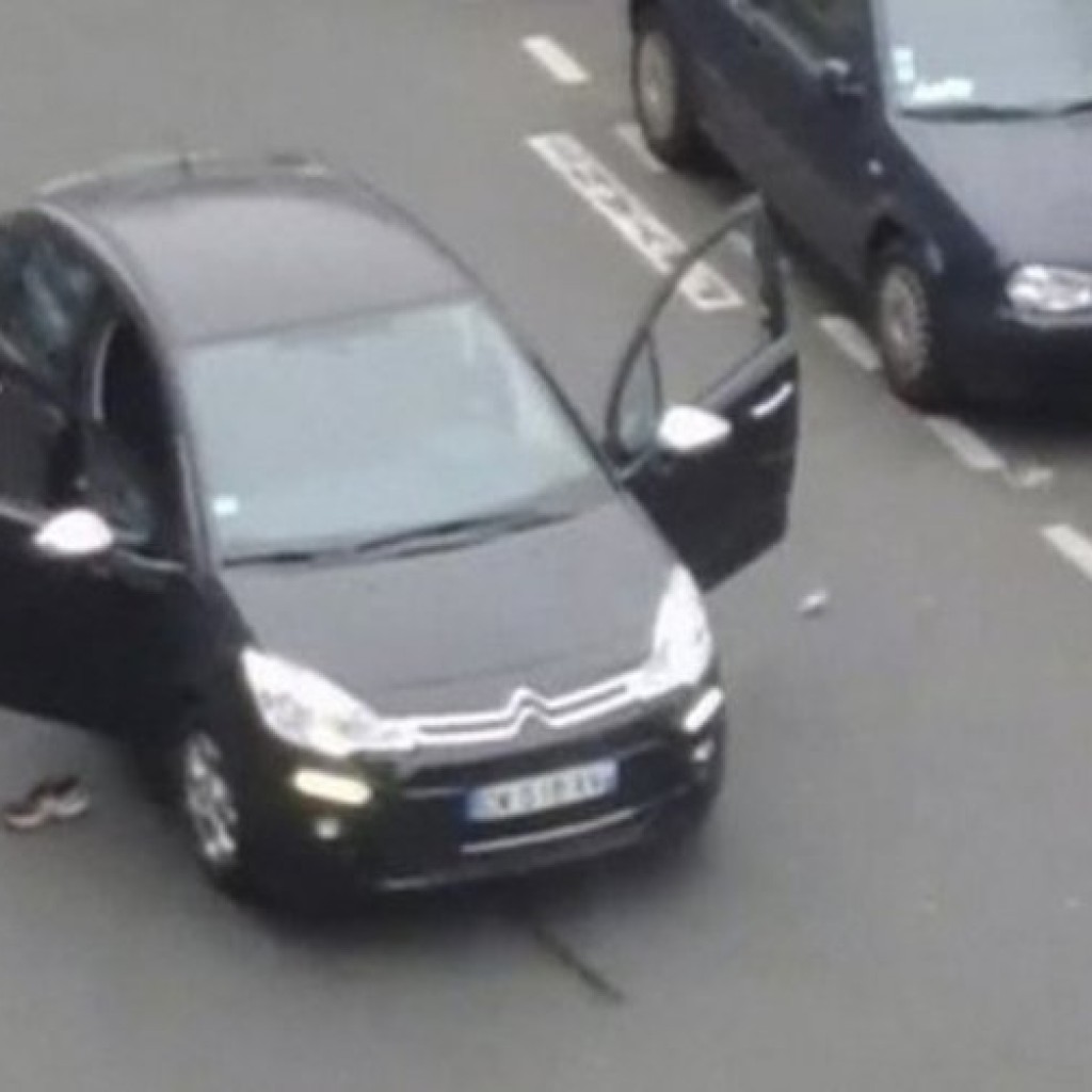 Baku tembak pembantaian kantor majalah Charlie Hebdo