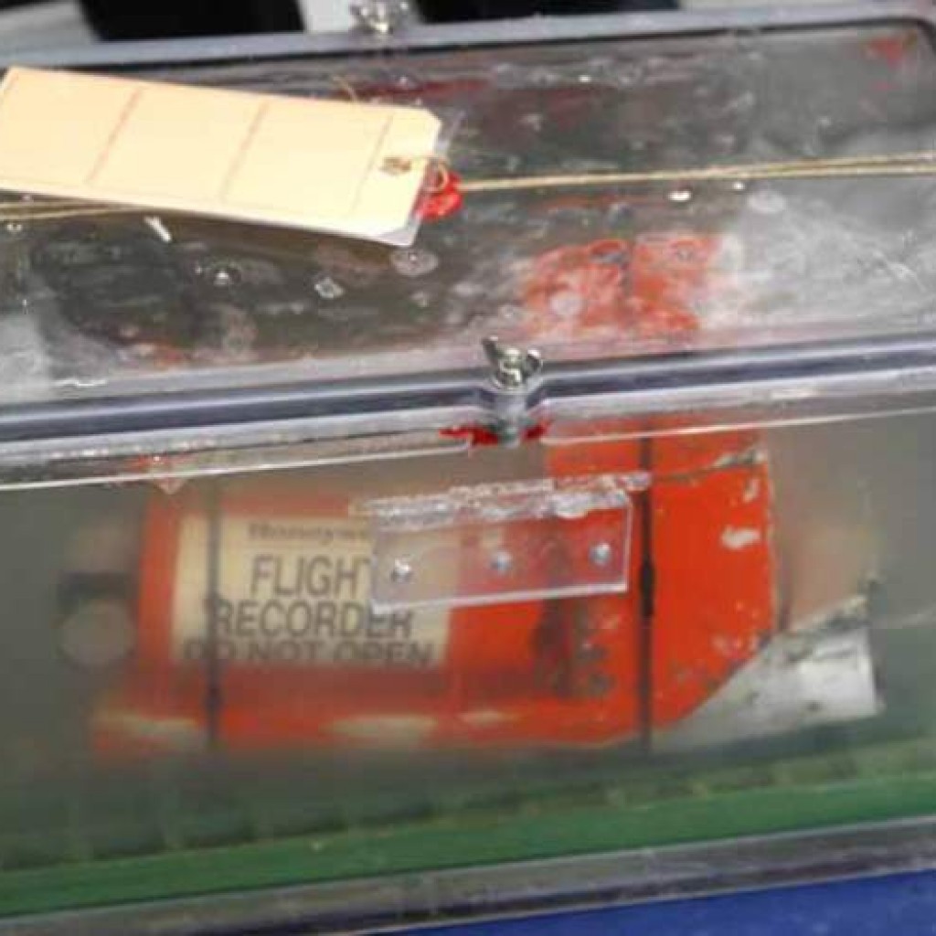 Black Box AirAsia QZ8501 diangkat