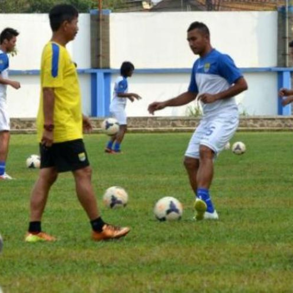 Latihan tendangan pinalti jelang Persib vs Arema