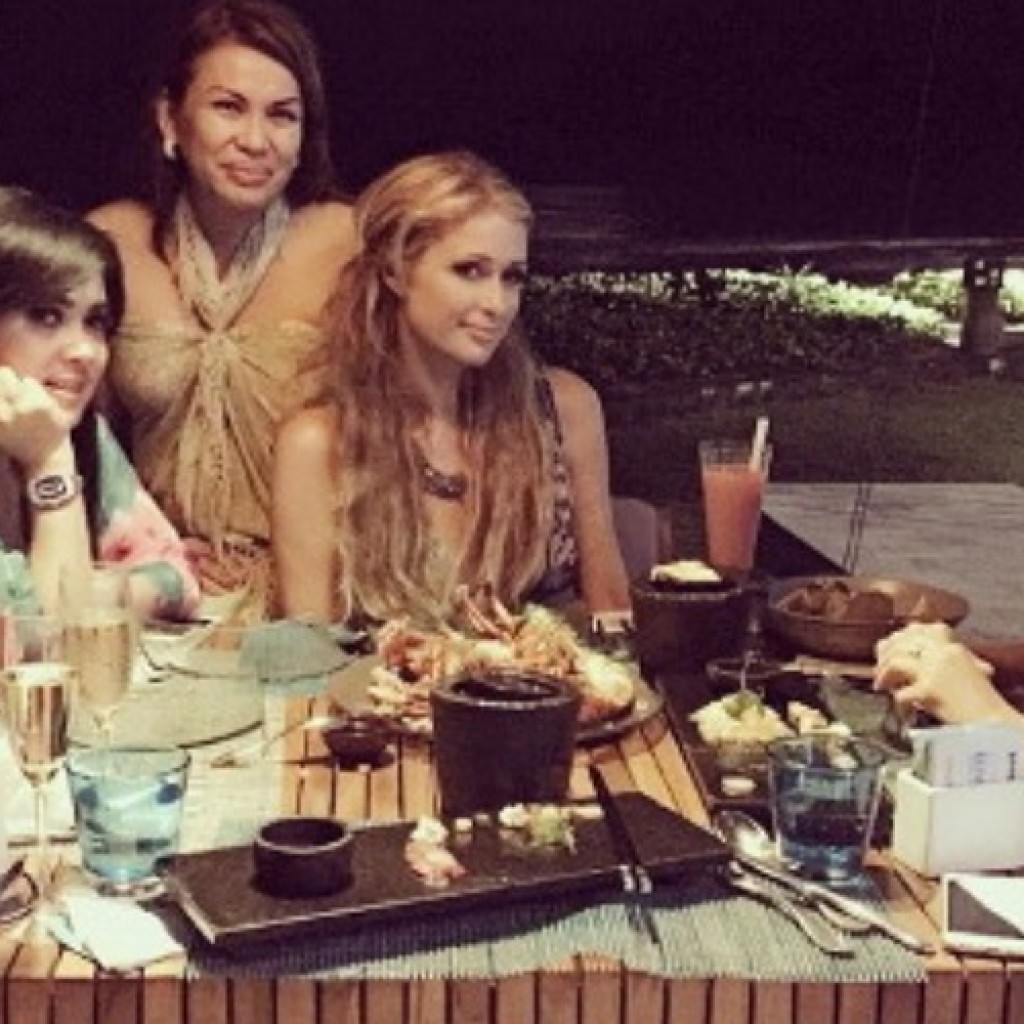 Makan malam Paris Hilton dan Syahrini di Bali