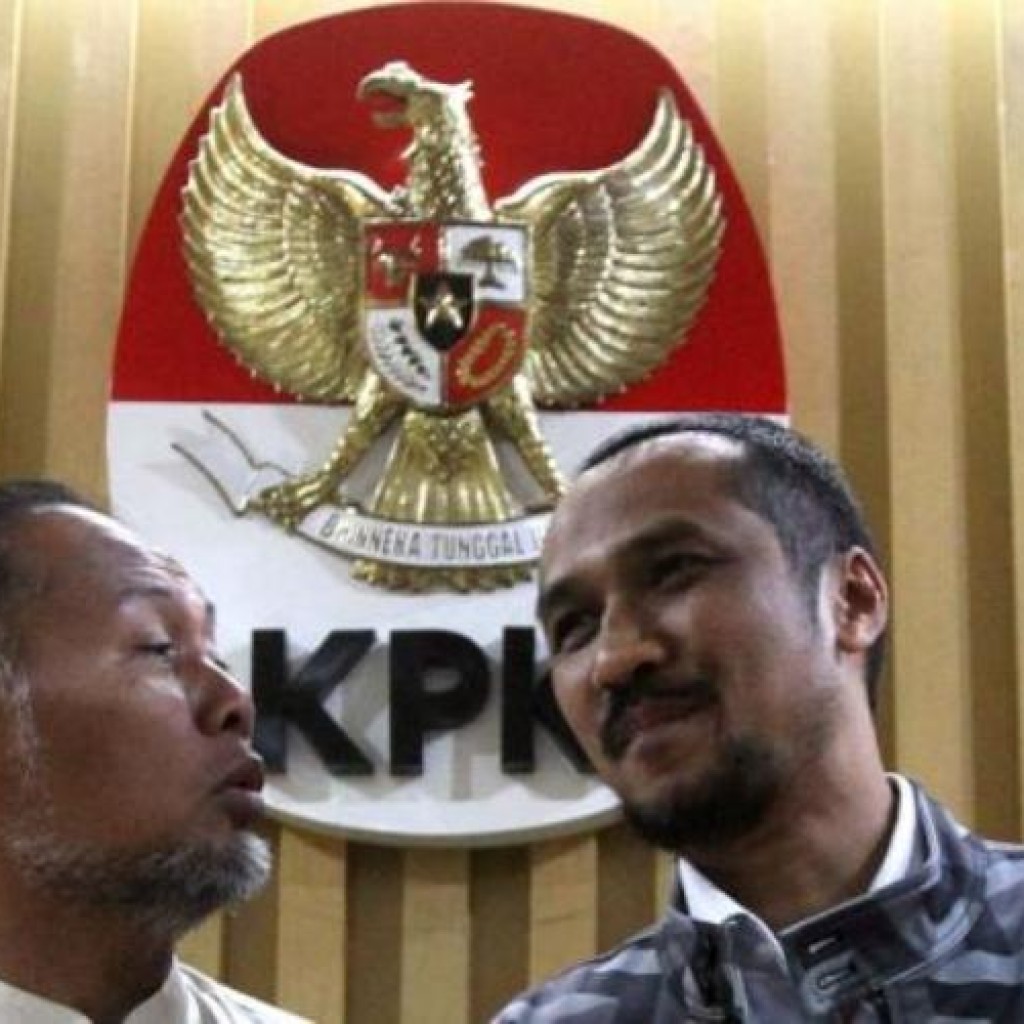 Abraham Samad dan Bambang Widjojanto resmi dipecat