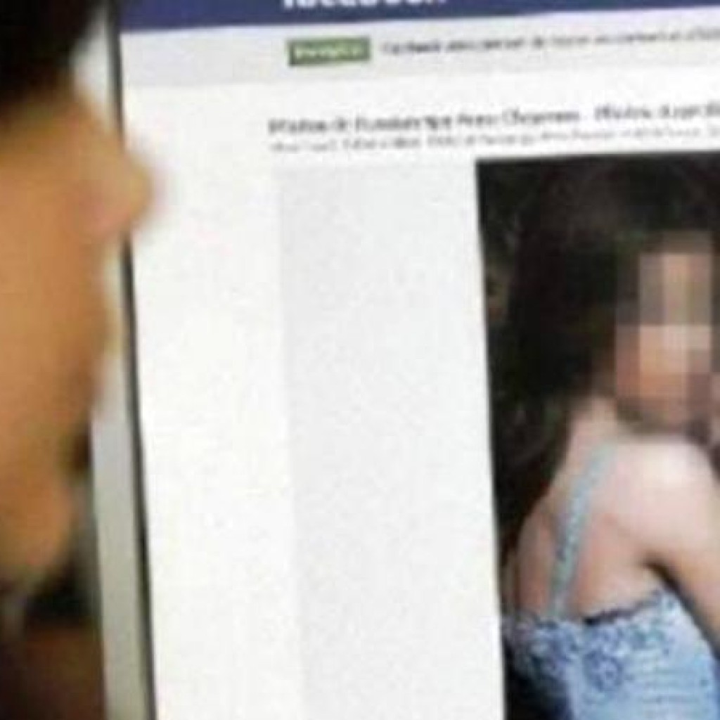 Aurat di Facebook