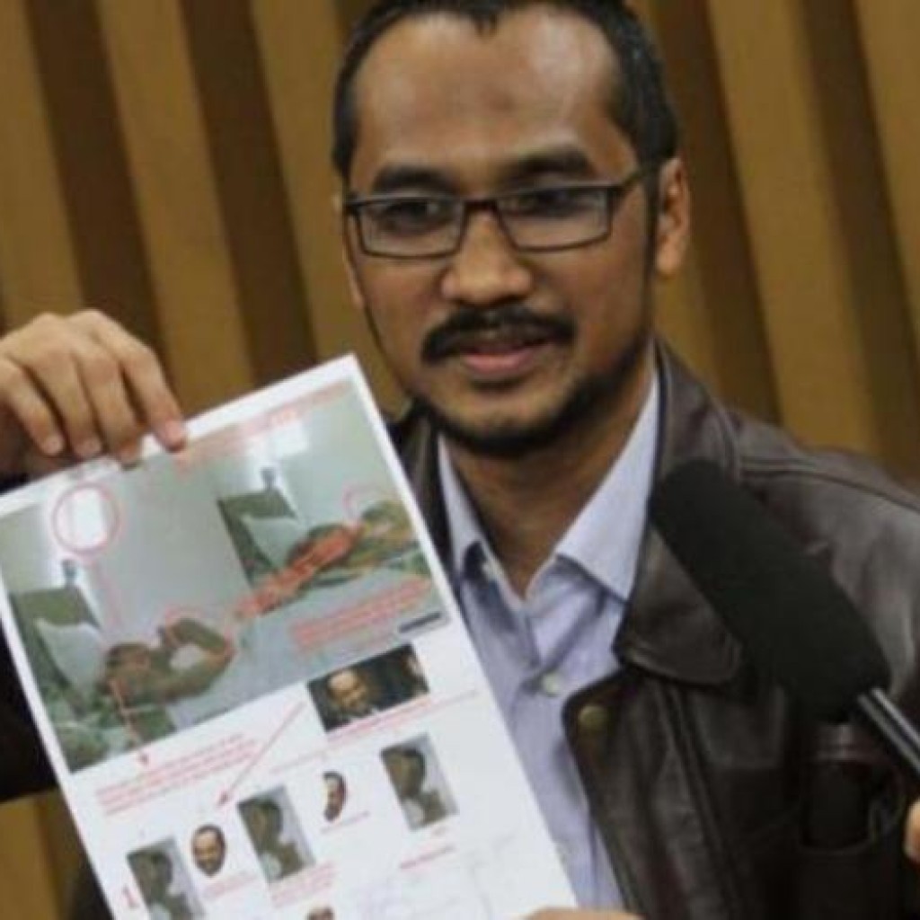 Penjelasan foto Mesra Feriyani Lim dan Abraham Samad