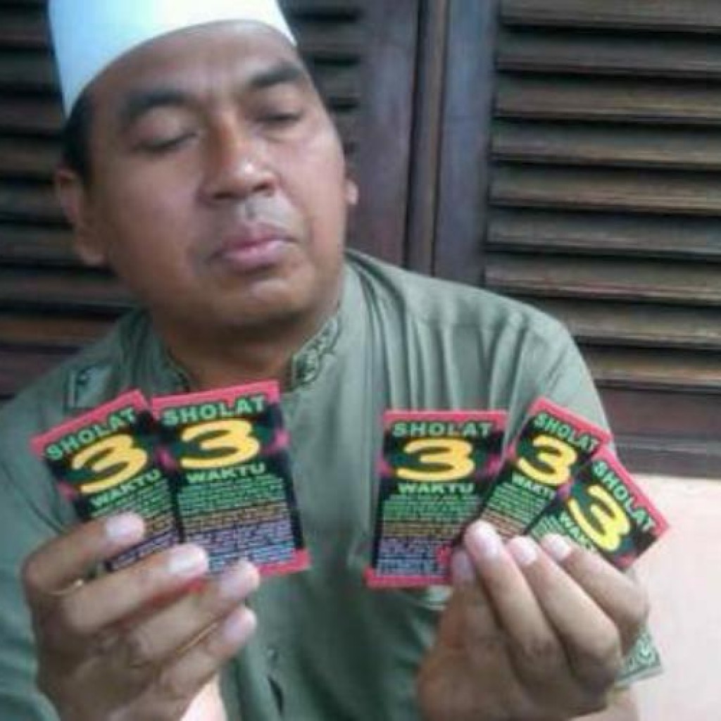 Stiker himbauan Shalat 3 waktu