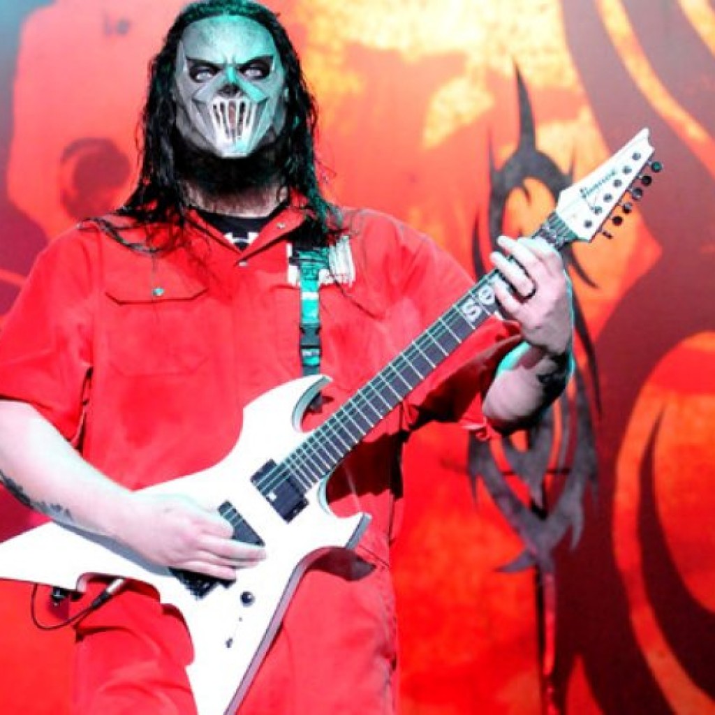 Gitaris band Slipknot Mick Thomson ditusuk adiknya sendiri