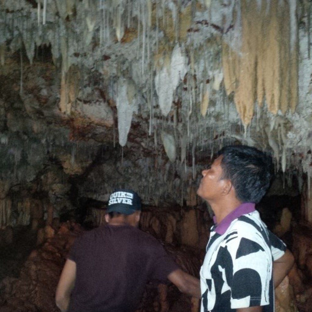 Gua batu akik Madura