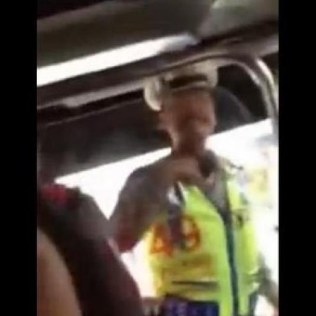 Identitas polisi ngamuk penilang sopir bus transjakarta
