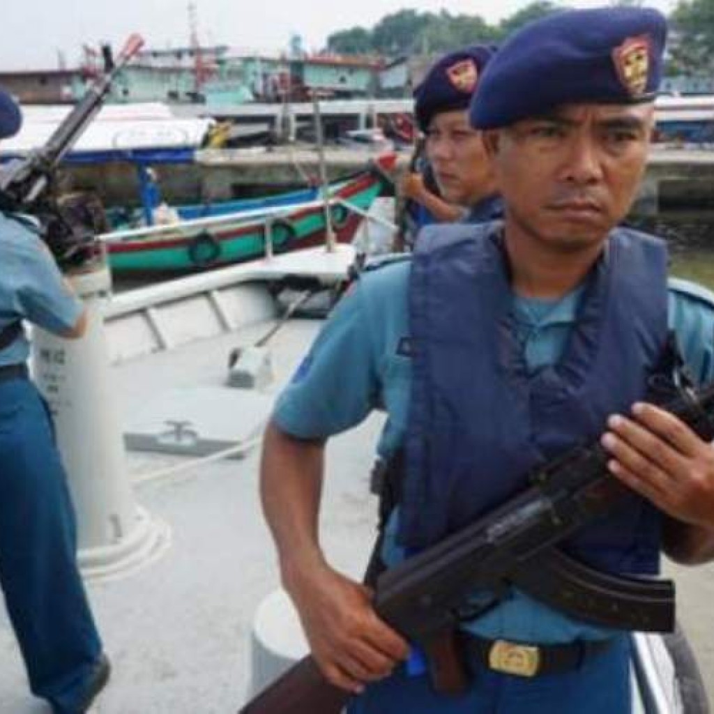 Pasukan TNI AL berpatroli jelang eksekusi mati Bali Nine