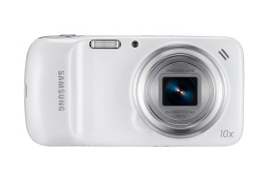 Satu lagi smartphone canggih dari Samsung, Galaxy S4 Zoom. Perpaduan yang begitu sempurna dari spesifikasi smartphone gahar, fitur kamera super mantap dan desain yang atraktif. Selain membawa nama besar Samsung dan hadir dari keluarg