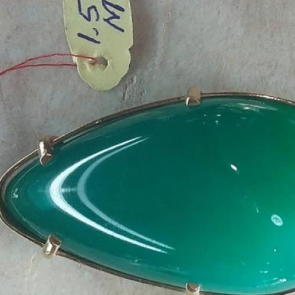 Liontin Batu Akik Bacan