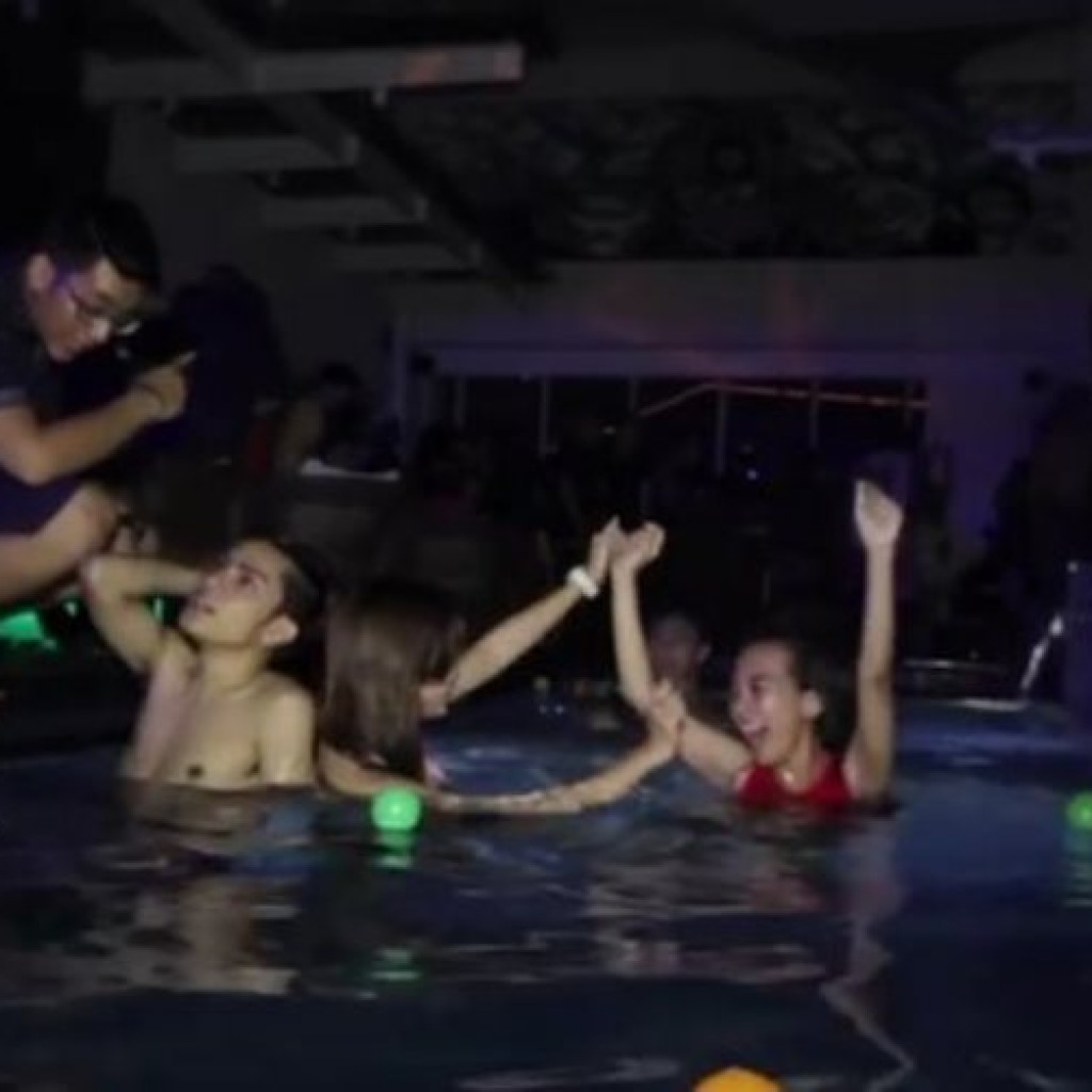 Video Undangan pesta bikini SMA