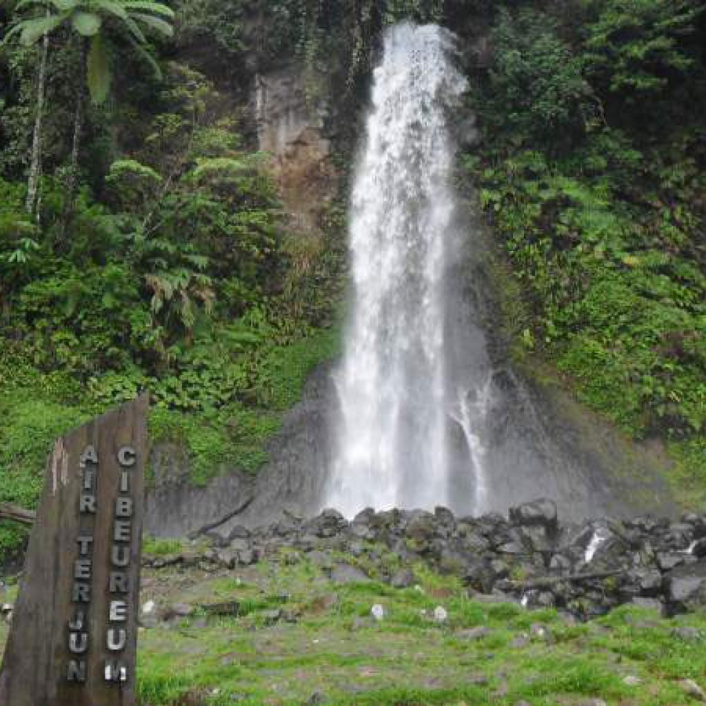 Air Terjun Cibeureum Bogor