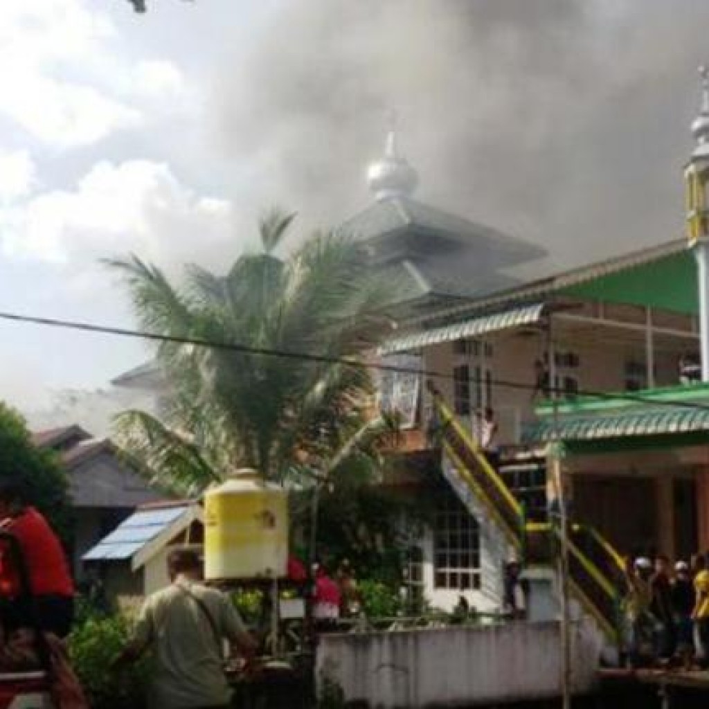 Gara Gara Bakar Sampah Sebuah Masjid di Banjar Dilahap Si jago Merah