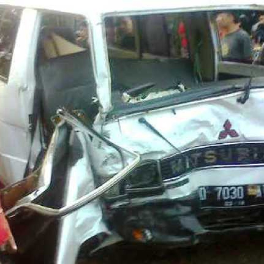 Mitsubishi L300 Mengalami Kerusakan Setelah Terlibat Kecelakaan Beruntun Di Ciamis