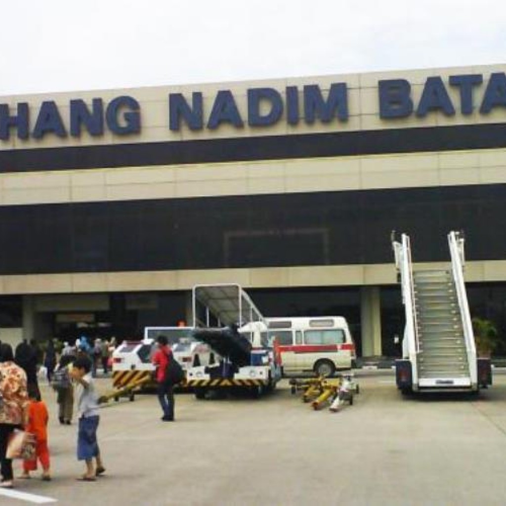 Penumpang pesawat Lion Air di Bandara Hang Nadim Batam