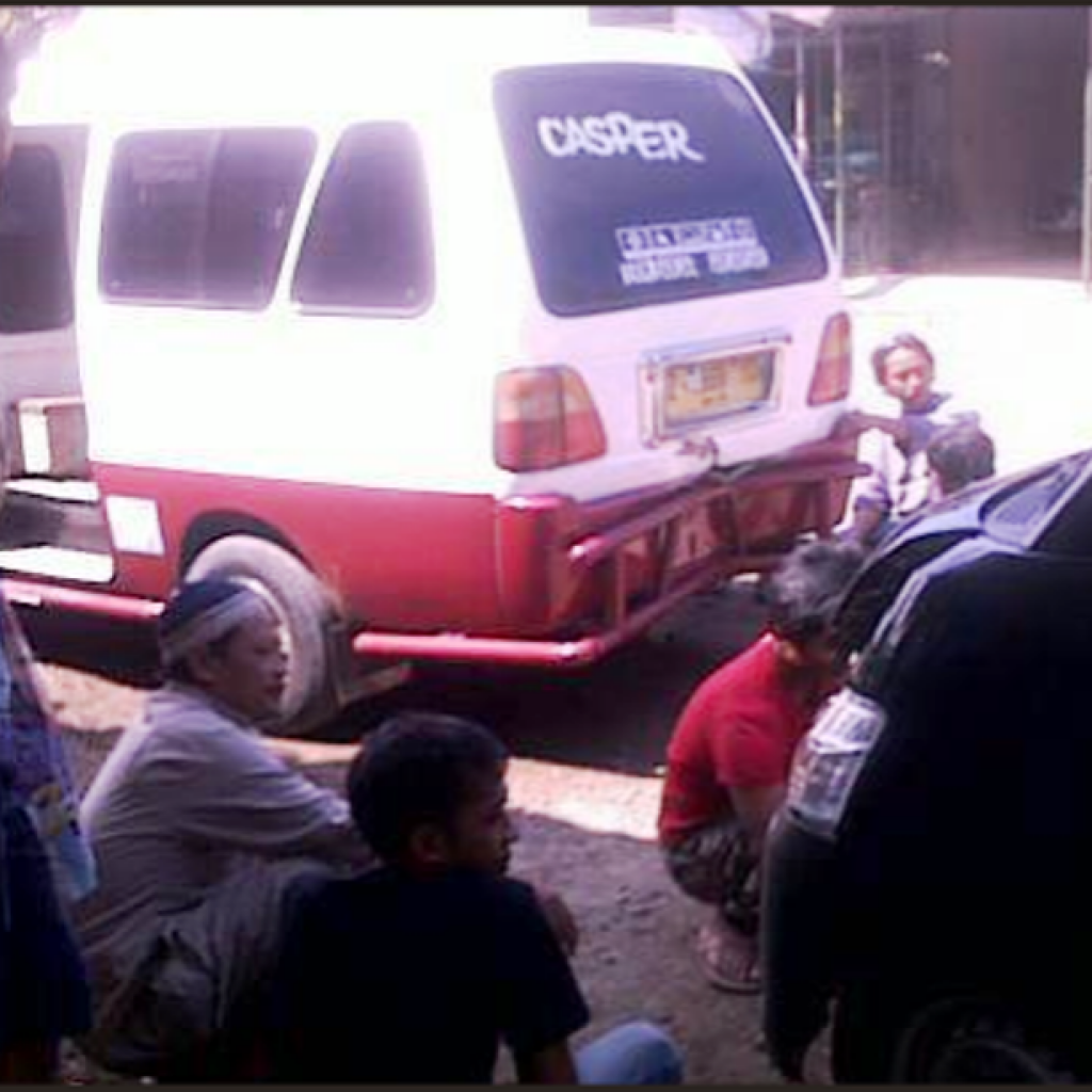 Pick Up Sundul Angkot Di Ciamis