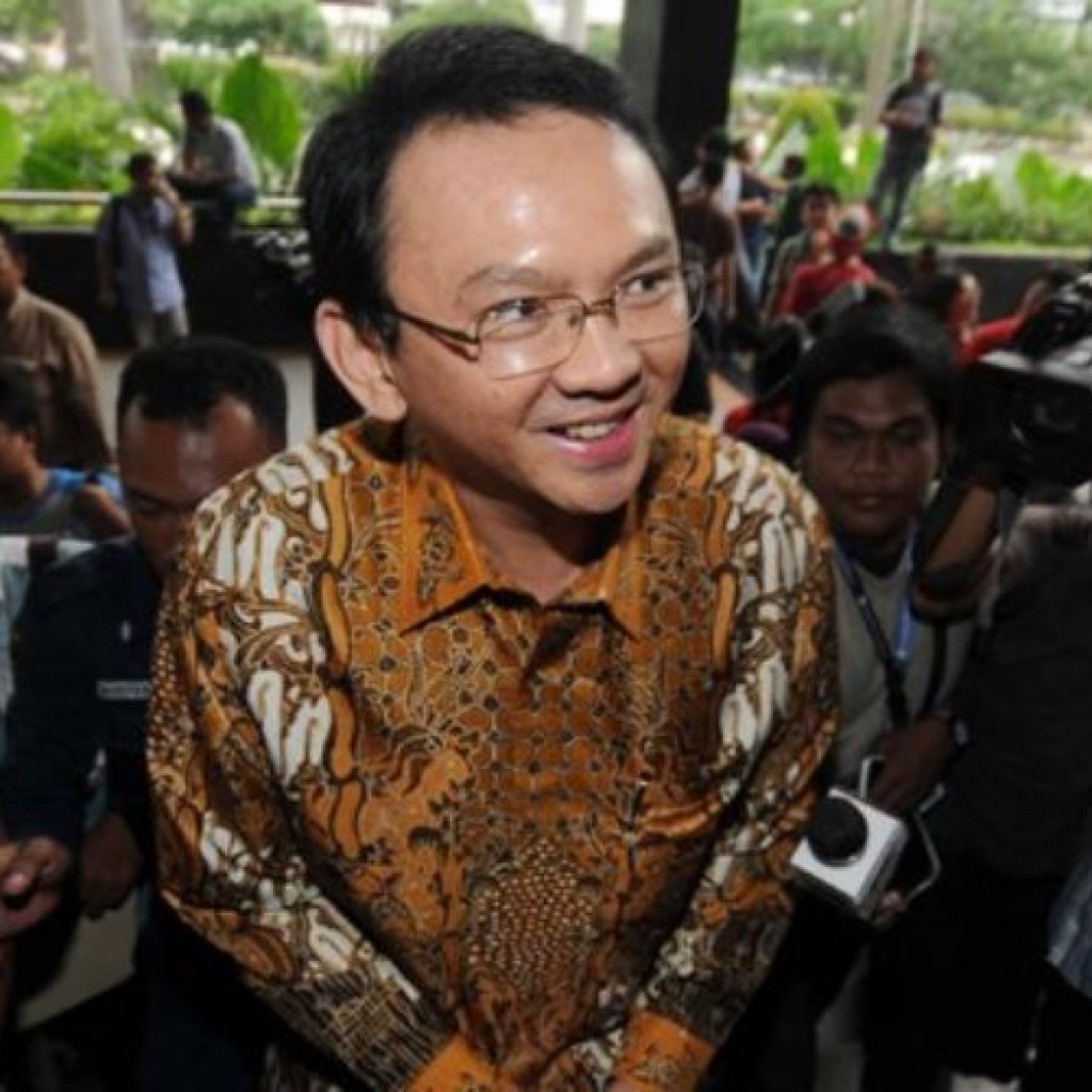 Wacana Ahok pecat Camat