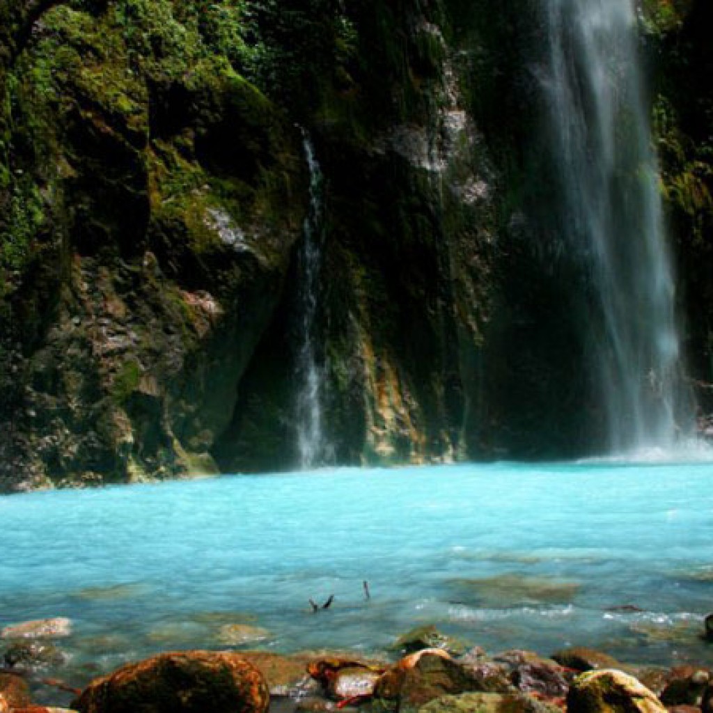 Air Terjun Dua Warna Sumatera