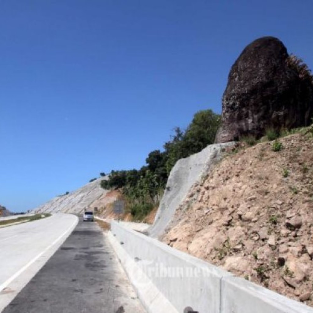 Batu Bleneng tol Cipali