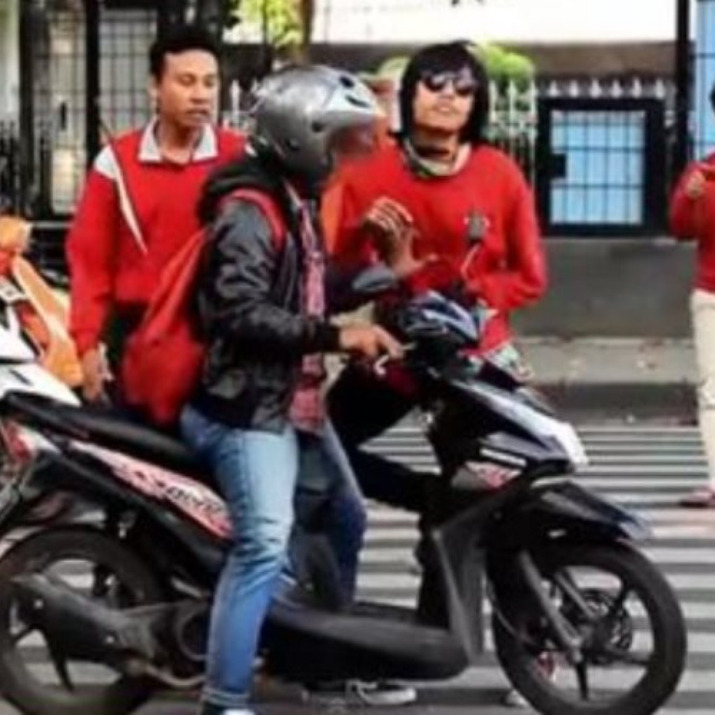 Pelanggar Zebra Cross