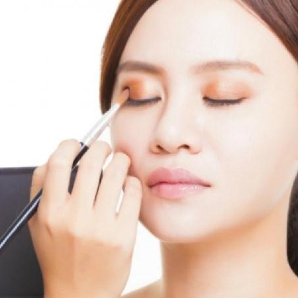 6 Kesalahan Yang Sering Terjadi Saat Pakai Eyeshadow