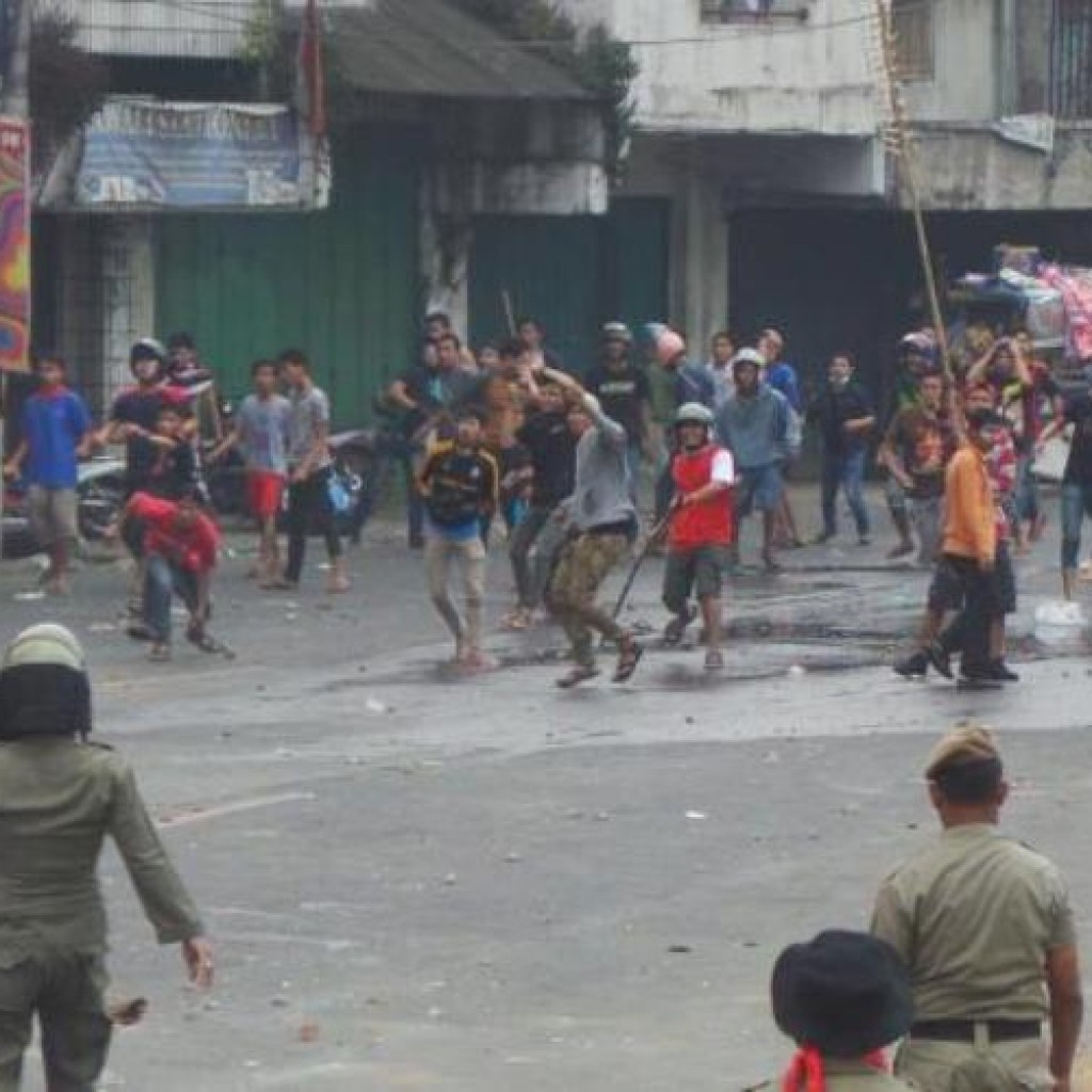 Bentrokan di kampung Pulo