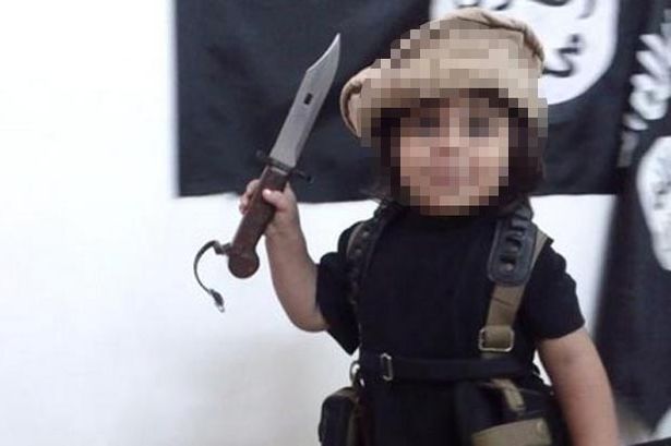 Berita Terkini: Video Rekaman Bocah ISIS Penggal Teddy Bear Hebohkan Internet