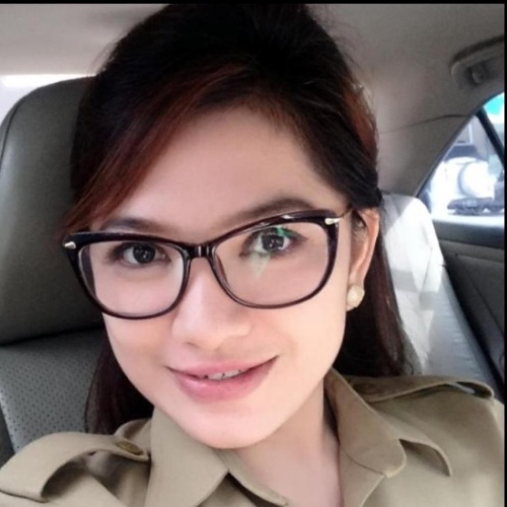 Camat cantik Junita Jane Wauran