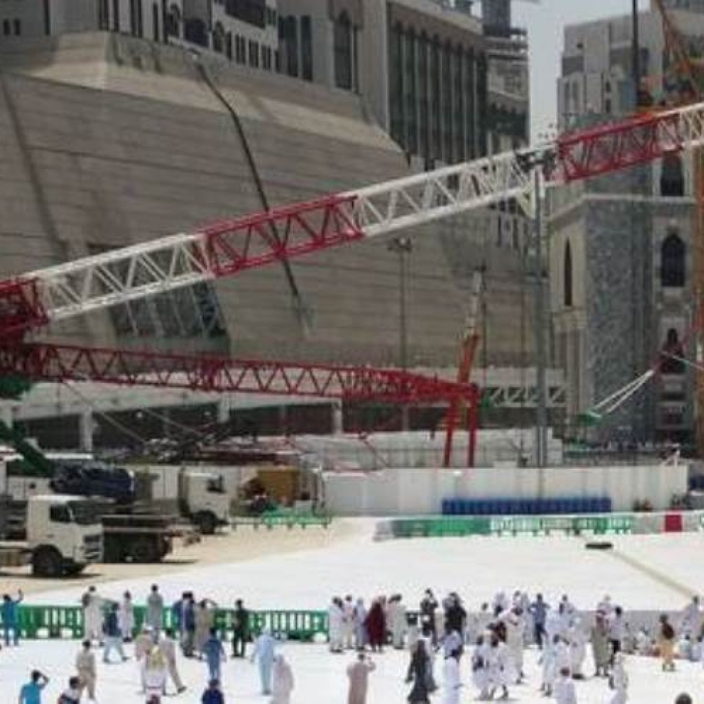 Insdien crane ambruk di Masjidil Haram